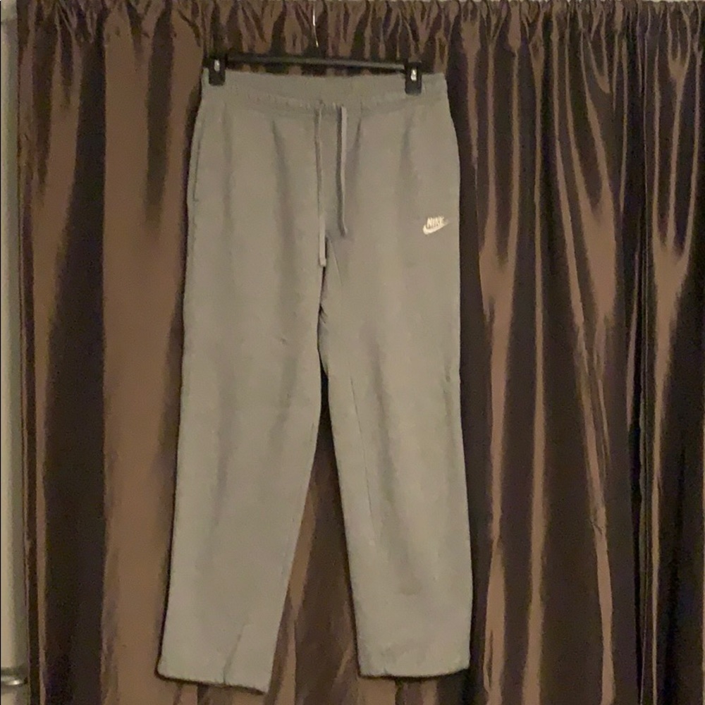 Nike men’s sweatpants. Fleece lined. Size M